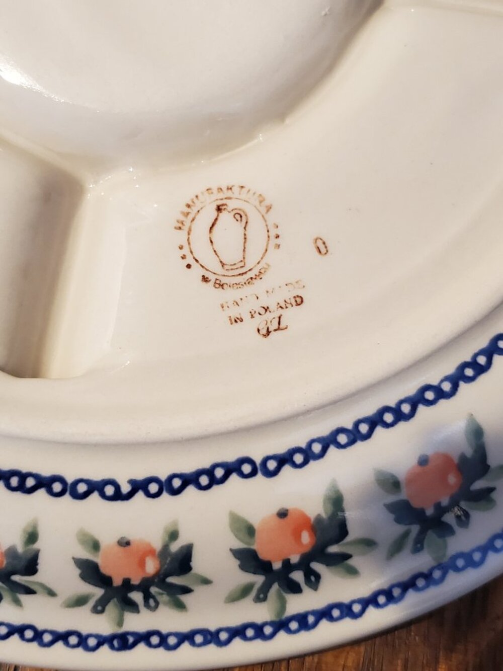 Manufaktura Polish Pottery Divided Serving Platter in Juicy Apple pattern - Picture 5 of 5